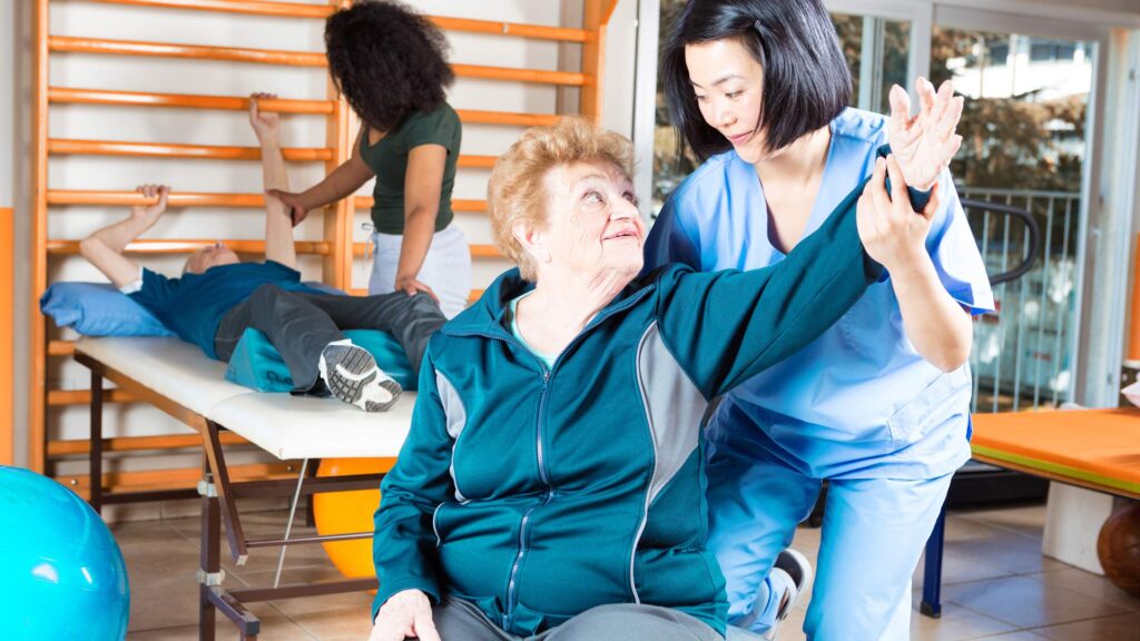 فیزیوتراپی برای مشکلات افراد مسن