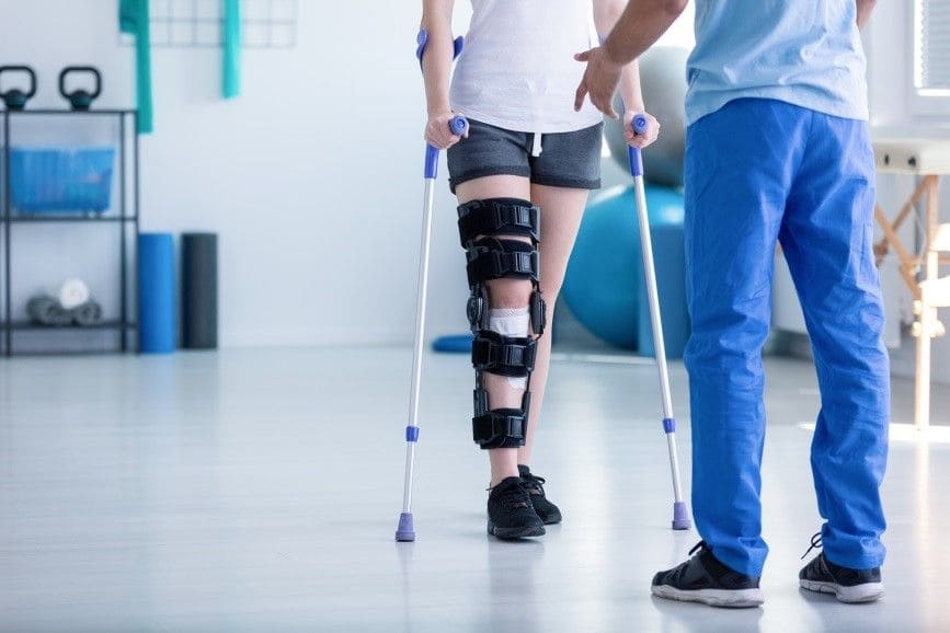 مقایسه فیزیوتراپی و جراحی