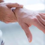 علائم چسبندگی عصب دست؛ نشانه‌ها و روش‌های تشخیص