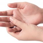 علائم دررفتگی انگشت کوچک دست